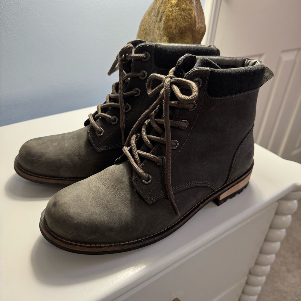 Kodiak size 9 Gray Waterproof Boots